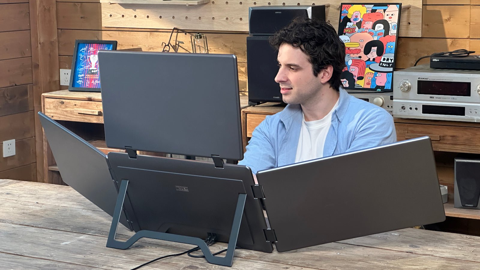 MagHub Quad Max 18.5" Portable Monitor - INVZI